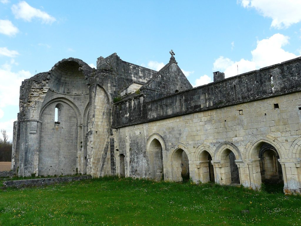 Abbaye de Boschaud: A Former Cistercian Abbey in Villars, France 1 Abbaye de Boschaud (Villars, Dordogne, France)