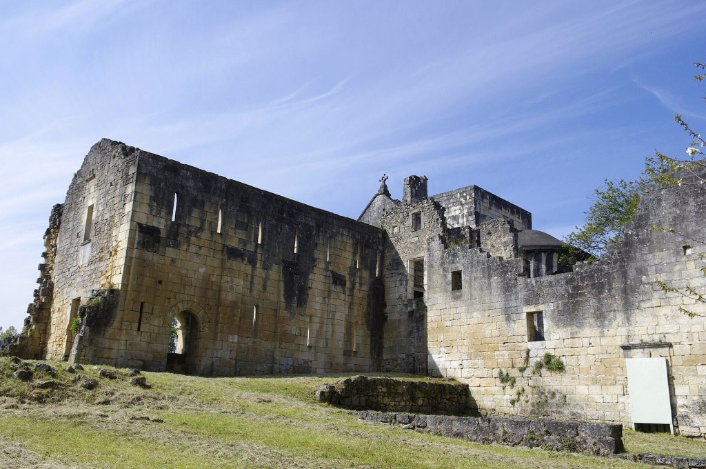 Abbaye de Boschaud: A Former Cistercian Abbey in Villars, France 3 Abbaye de Boschaud (Villars, Dordogne, France)