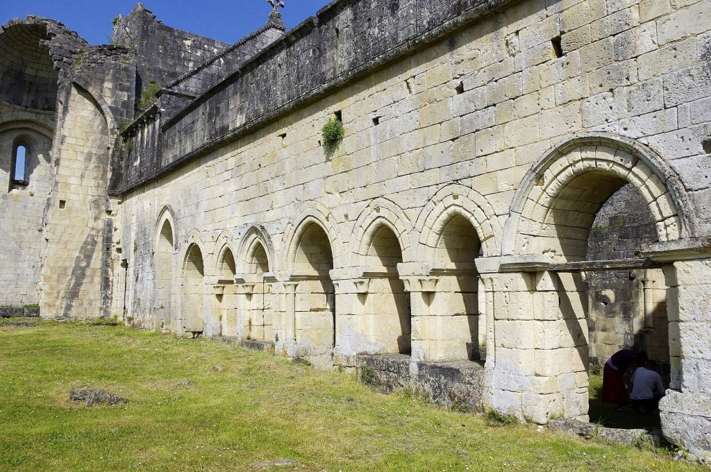 Abbaye de Boschaud: A Former Cistercian Abbey in Villars, France 4 Abbaye de Boschaud (Villars, Dordogne, France)