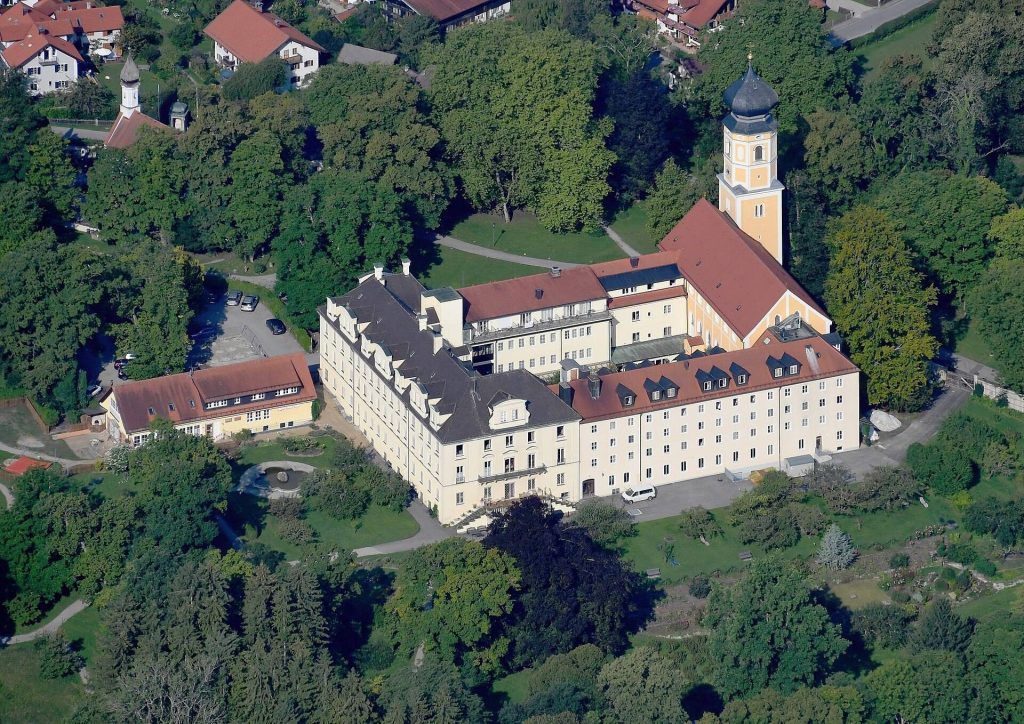 Augustinian Canons' Monastery at Bernried: A Monastic and Educational Complex 1 Augustinerchorherrenstift Bernried