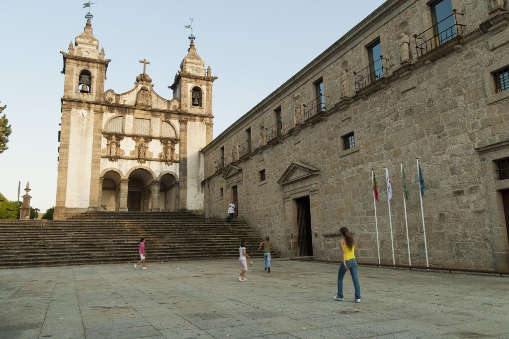 Convento de Santa Maria do Bouro: A Cistercian Monastery in Portugal 1 Convento de Santa Maria do Bouro