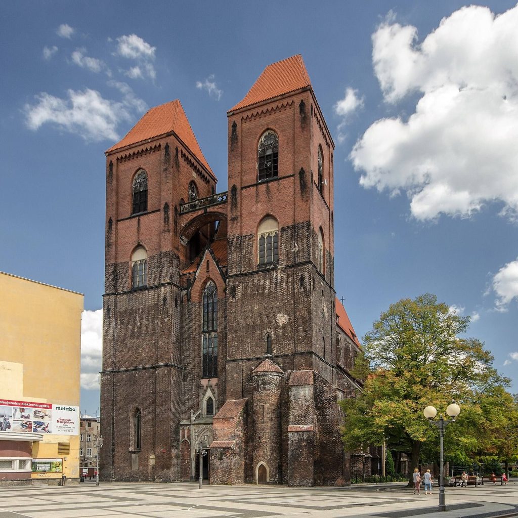 St. Nicholas's Church: A Gothic Parish Basilica in Brzeg, Poland 1 St. Nicholas's Church