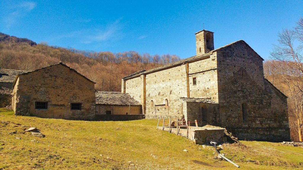 Montebenedetto Charterhouse: A Carthusian Monastery in Italy 1 Montebenedetto Charterhouse