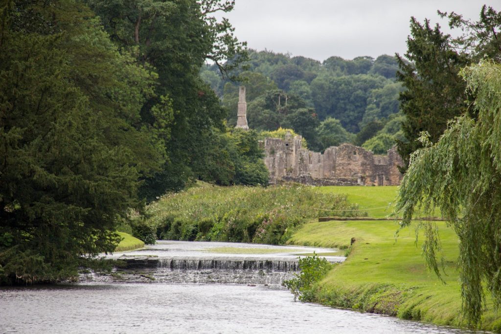 Fountains Abbey: A Cistercian Monastery in England 2 Fountains Abbey