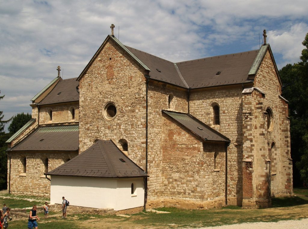 Cistercian Abbey of Bélapátfalva: A Romanesque Monastic Church in Hungary 1 Cistercian Abbey of Bélapátfalva
