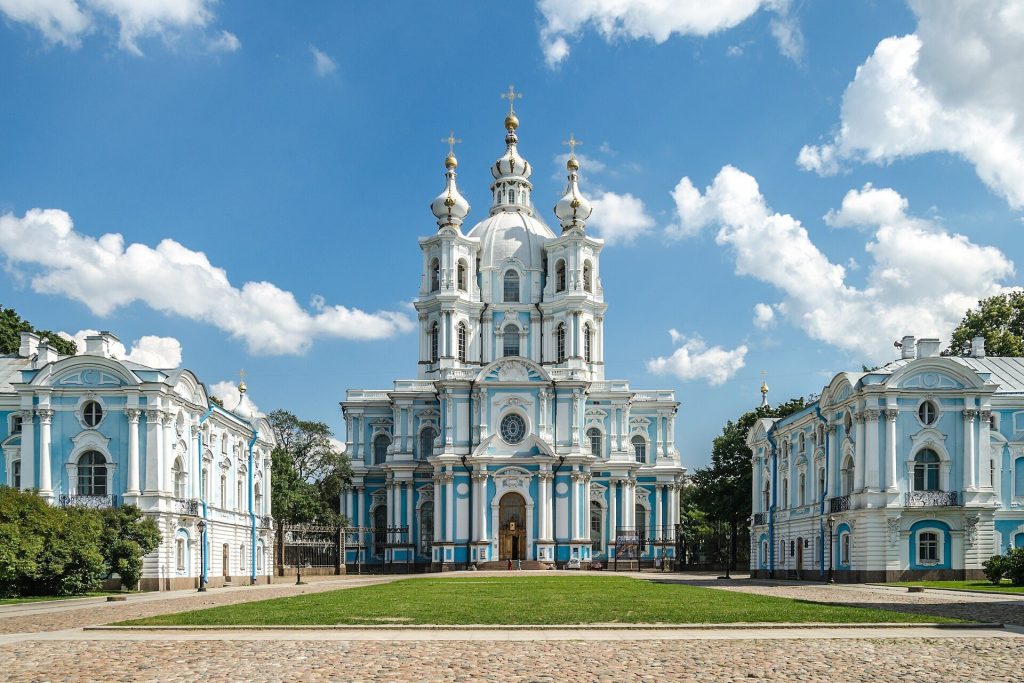 Smolny Convent: A Russian Orthodox Monastery and Educational Complex in Saint Petersburg 1 Smolny Convent