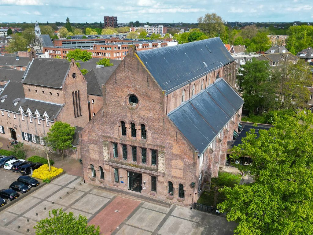 Oude Sint-Jacobskerk: A Former Church and Arsenal in ’s-Hertogenbosch 1 Oude Sint-Jacobskerk