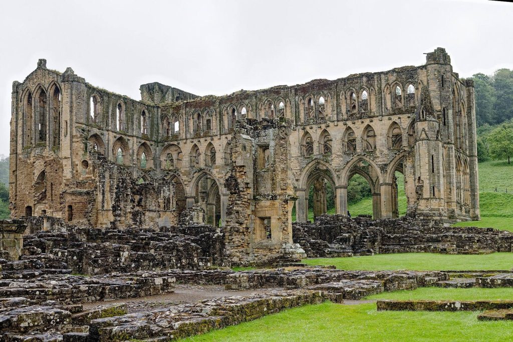 Rievaulx Abbey: A Cistercian Monastery in North Yorkshire 2 Rievaulx Abbey