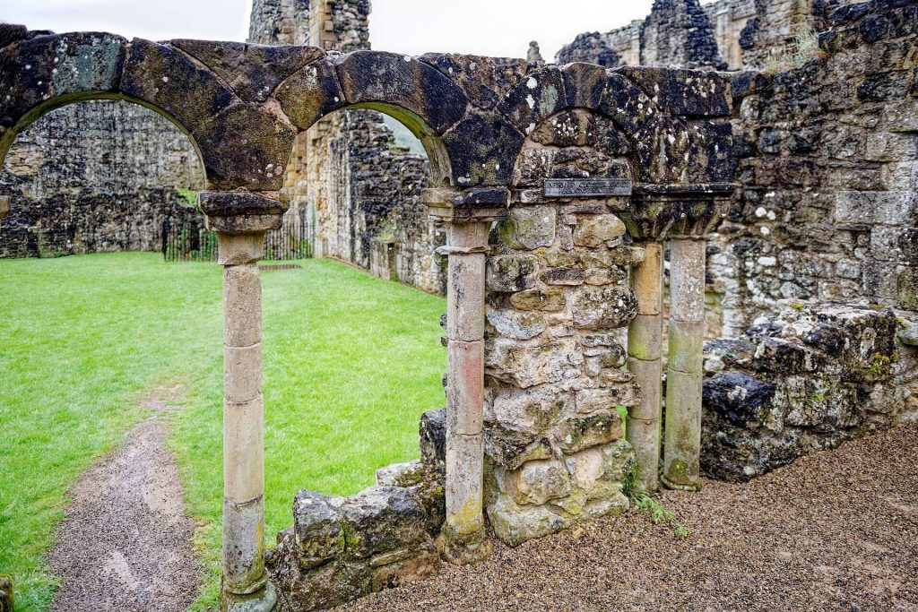 Rievaulx Abbey: A Cistercian Monastery in North Yorkshire 3 Rievaulx Abbey