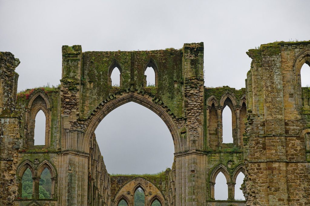 Rievaulx Abbey: A Cistercian Monastery in North Yorkshire 4 Rievaulx Abbey