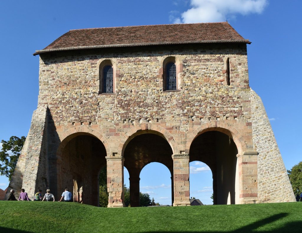 Abbey and Altenmünster of Lorsch: A Carolingian Imperial Abbey in Germany 1 Abbey and Altenmünster of Lorsch