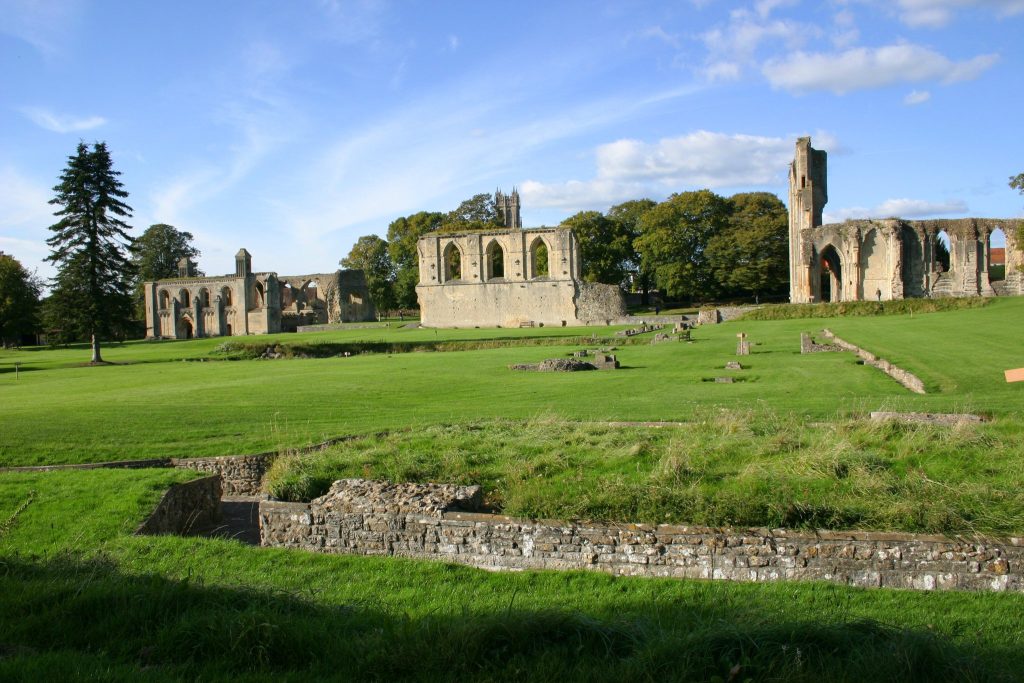 Glastonbury Abbey: A Benedictine Monastery in Somerset 1 Glastonbury Abbey