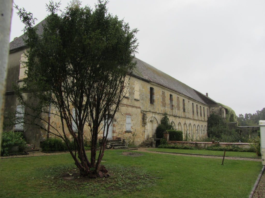 Abbaye des Écharlis: A Former Cistercian Abbey in France 1 Abbaye des Écharlis