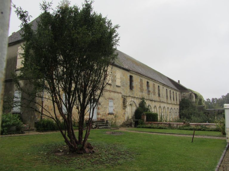 Abbaye des Écharlis: A Former Cistercian Abbey in France