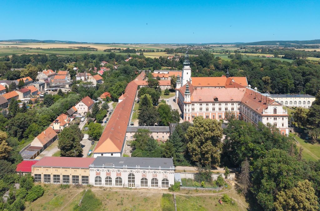 Abbey of Henryków: A Cistercian Monastic Complex in Poland 1 Abbey of Henryków
