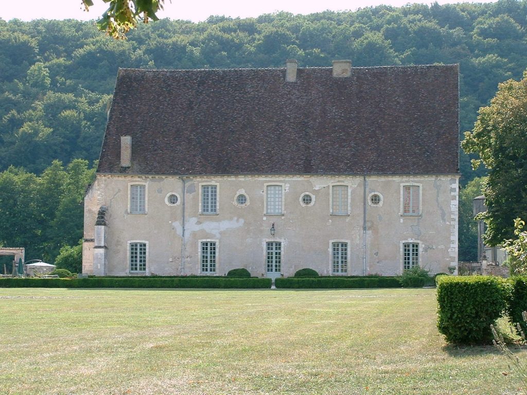 Reigny Abbey: A Cistercian Monastery in France 3 Reigny Abbey