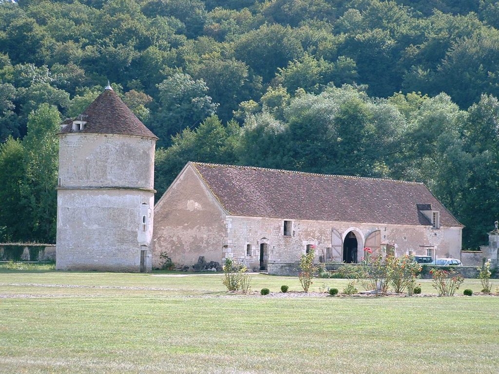 Reigny Abbey: A Cistercian Monastery in France 4 Reigny Abbey