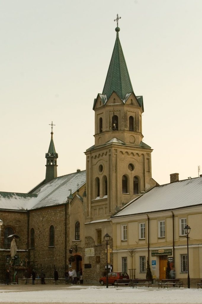 Franciscan Monastery in Sanok: A Historic Monastic and Parish Complex in Poland 1 Franciscan Monastery in Sanok