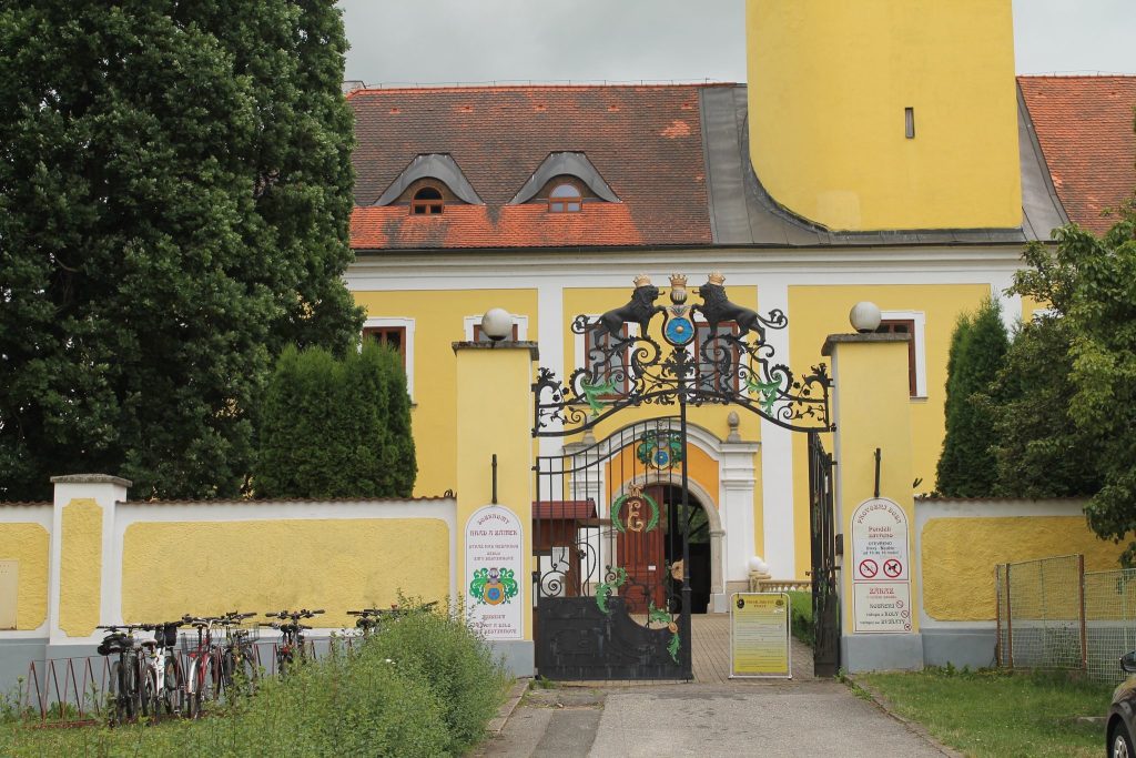 Stráž nad Nežárkou Castle: A Medieval Castle and Noble Estate in Czechia 3 Stráž nad Nežárkou Castle