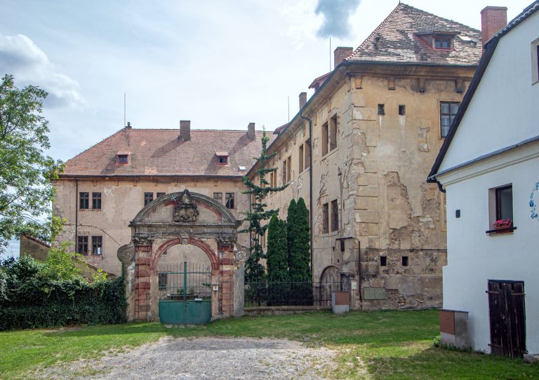 Žitenice Castle: From Gothic Fortress to Baroque Chateau