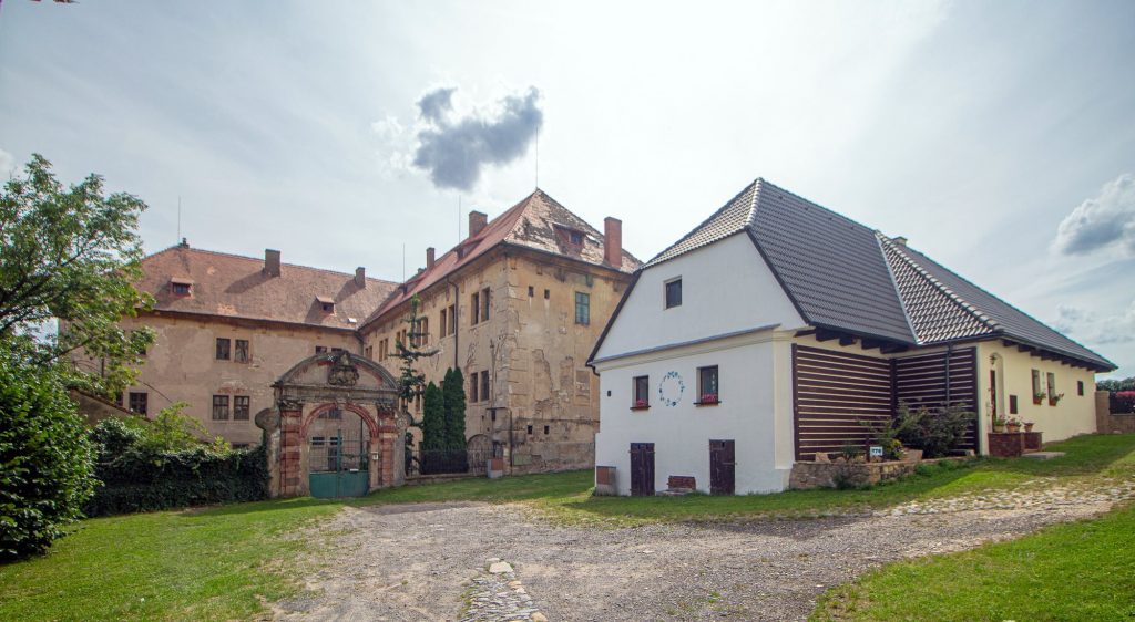 Žitenice Castle: From Gothic Fortress to Baroque Chateau 2 Žitenice (castle)