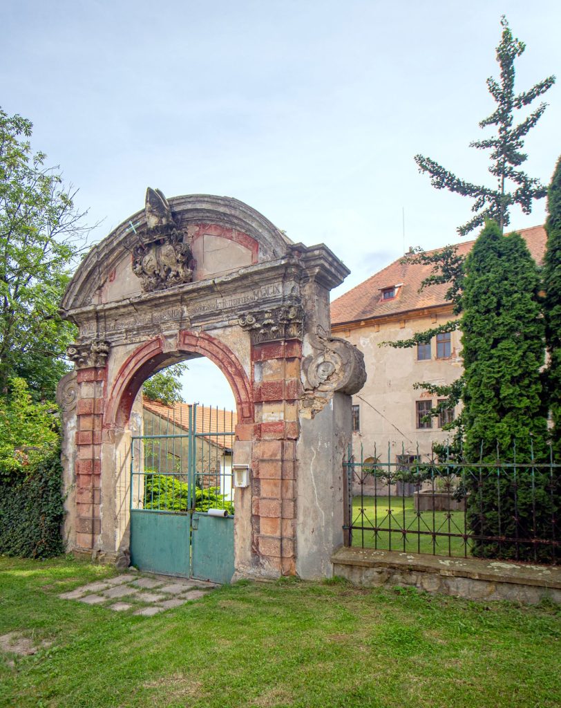 Žitenice Castle: From Gothic Fortress to Baroque Chateau 3 Žitenice (castle)