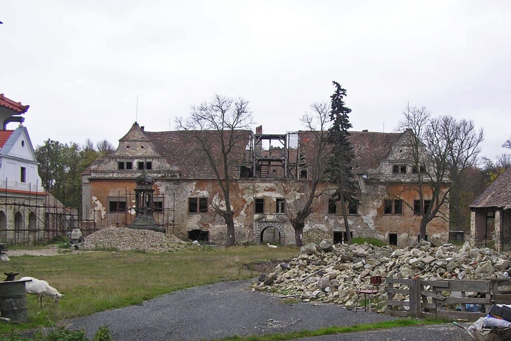 Vršovice Castle: An Estate and Administrative Seat in Czechia 2 Vršovice Castle