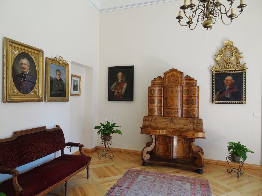 Castle Bor: A Medieval Castle and Late-Gothic Residence 5 Castle Bor