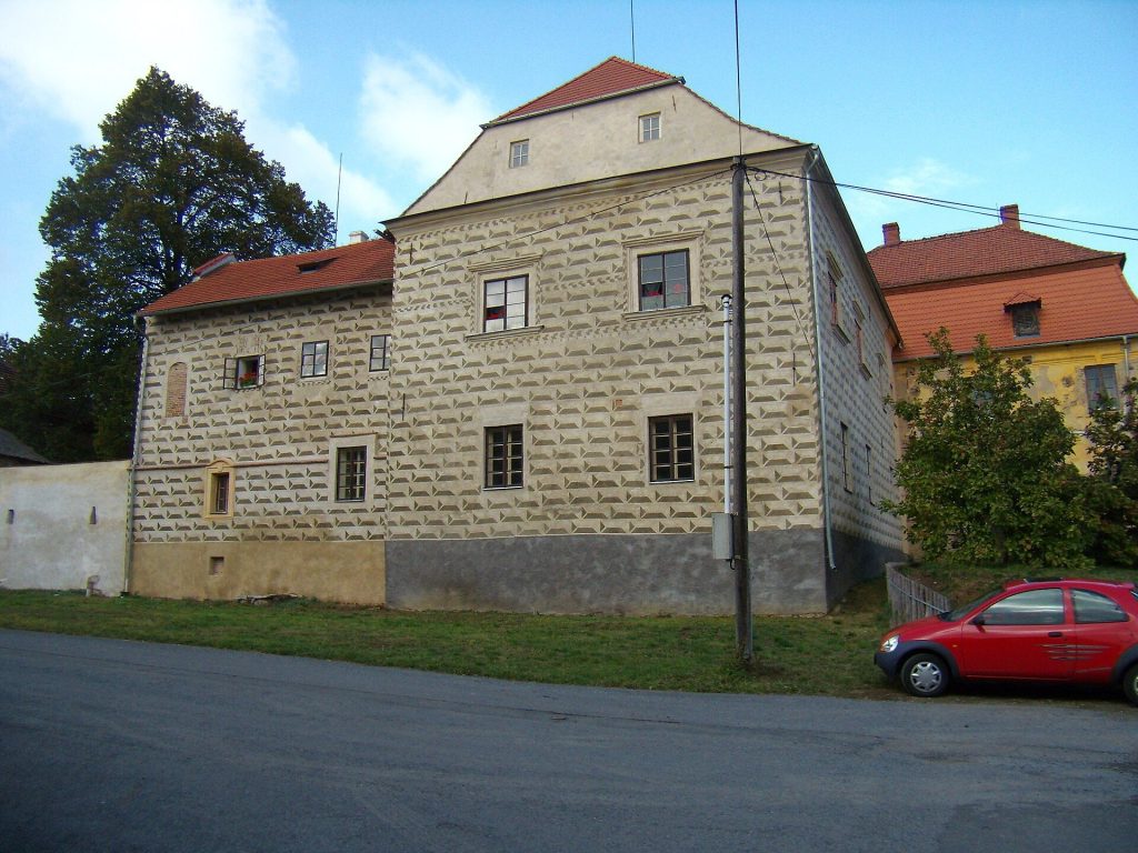 Starý zámek: A Historic Chateau in Chudenice 2 Starý zámek