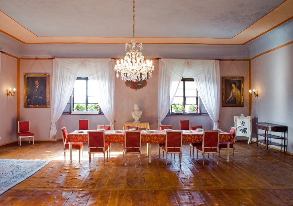 Starý zámek: A Historic Chateau in Chudenice 3 Starý zámek