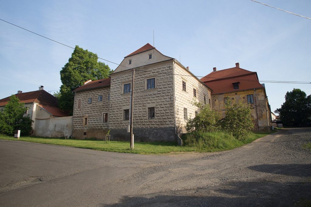 Starý zámek: A Historic Chateau in Chudenice 5 Starý zámek