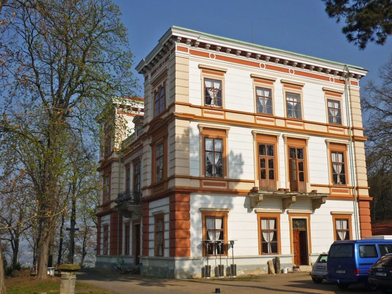 Korozluky Castle: A Classical Manor House and Cultural Monument in Czechia