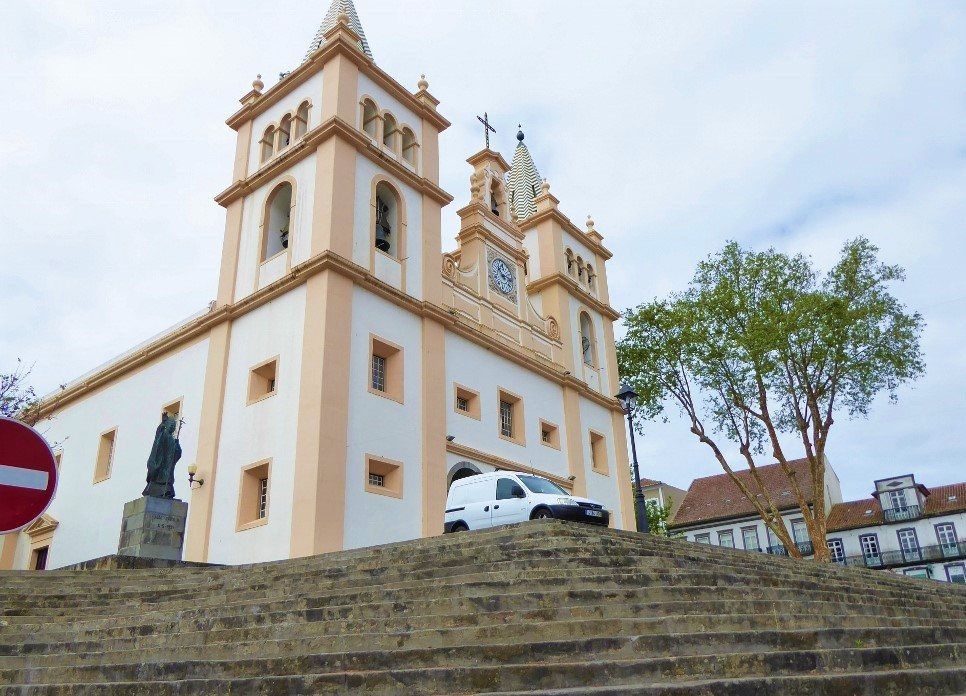 Sé Cathedral of Angra do Heroísmo: Cathedral of the Diocese of Angra 3 Sé Cathedral of Angra do Heroísmo