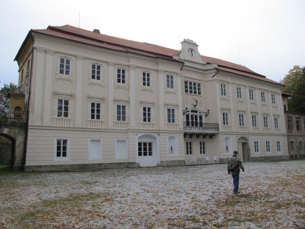 Bystřice nad Úhlavou: A Fortified Manor and Château in Czechia 1 Bystřice nad Úhlavou