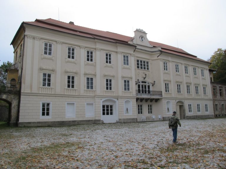 Bystřice nad Úhlavou: A Fortified Manor and Château in Czechia