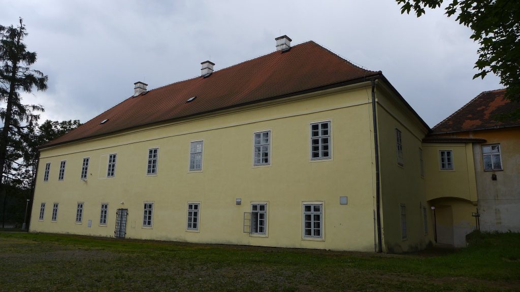 Kněžice Castle: A Municipal and Noble Residence in Czechia 2 Kněžice Castle