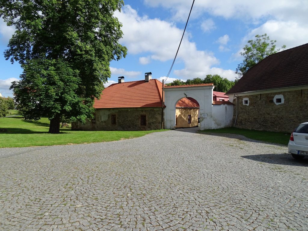 Zvíkovec Château: A Baroque and Neoclassical Aristocratic Residence in Czechia 2 zámek Zvíkovec