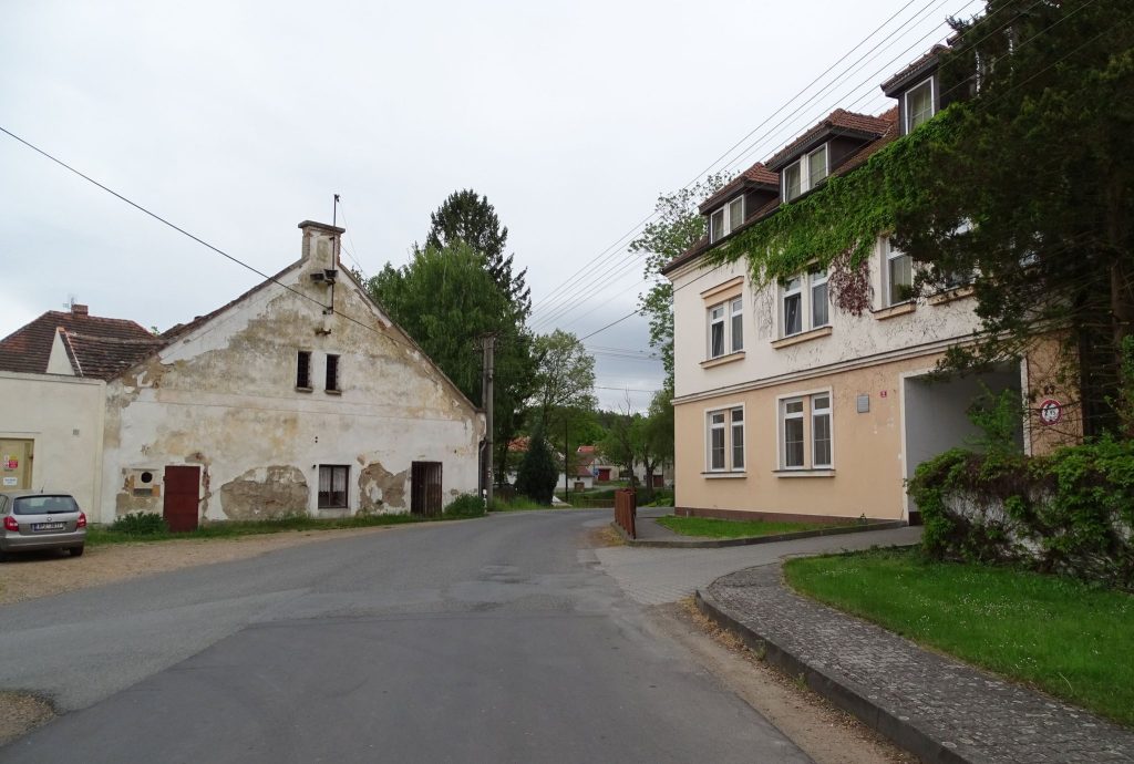 Zvíkovec Château: A Baroque and Neoclassical Aristocratic Residence in Czechia 3 zámek Zvíkovec