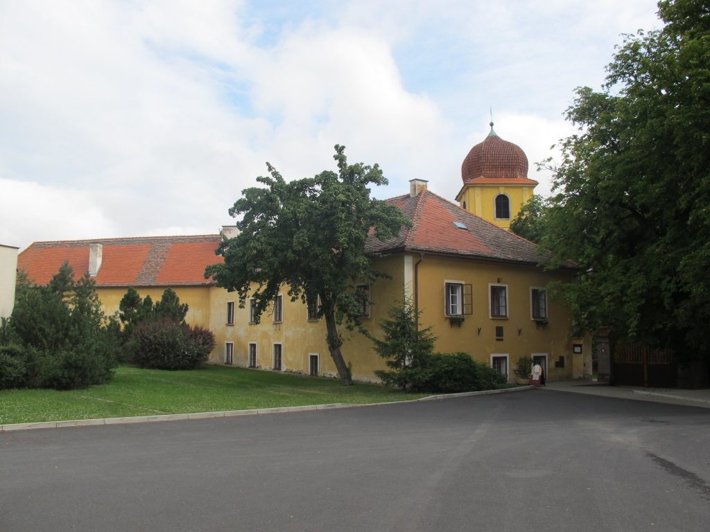 Monastery in Panenský Týnec: A Former Poor Clare Monastery and Chateau 1 Monastery in Panenský Týnec