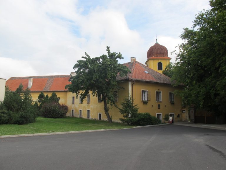 Monastery in Panenský Týnec: A Former Poor Clare Monastery and Chateau