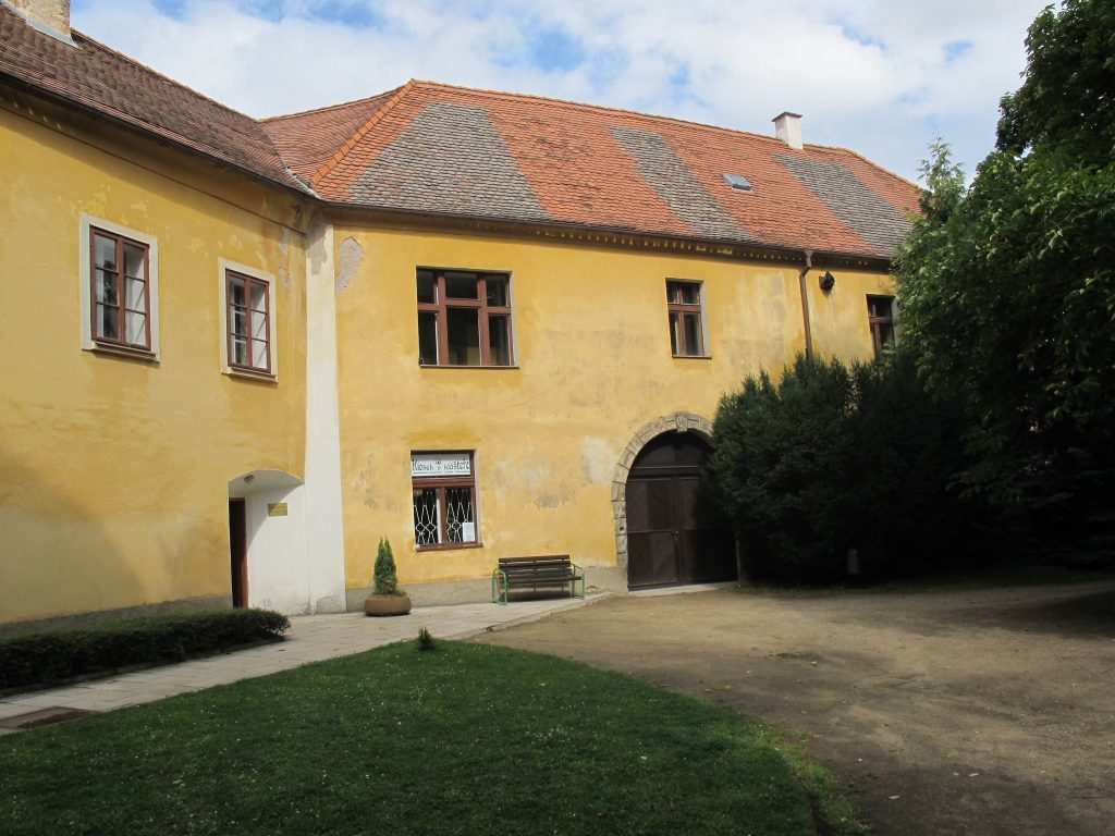 Monastery in Panenský Týnec: A Former Poor Clare Monastery and Chateau 2 Monastery in Panenský Týnec