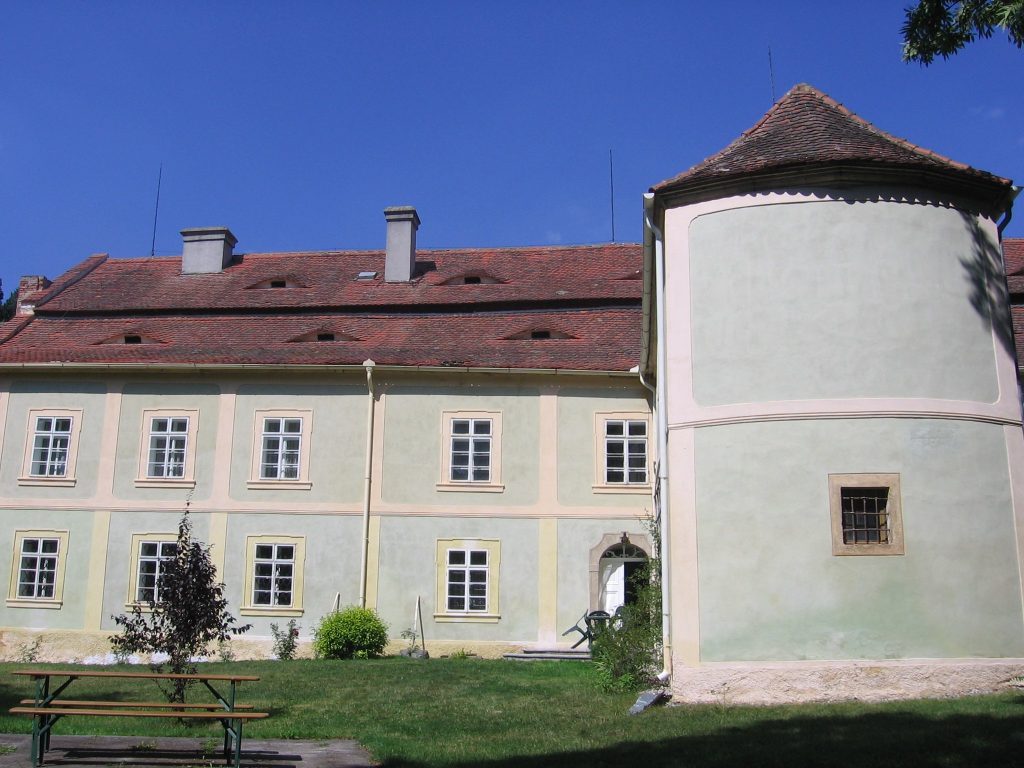 Luhov Chateau