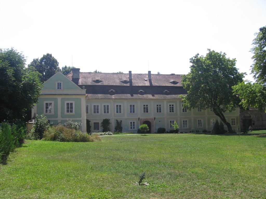 Luhov Chateau