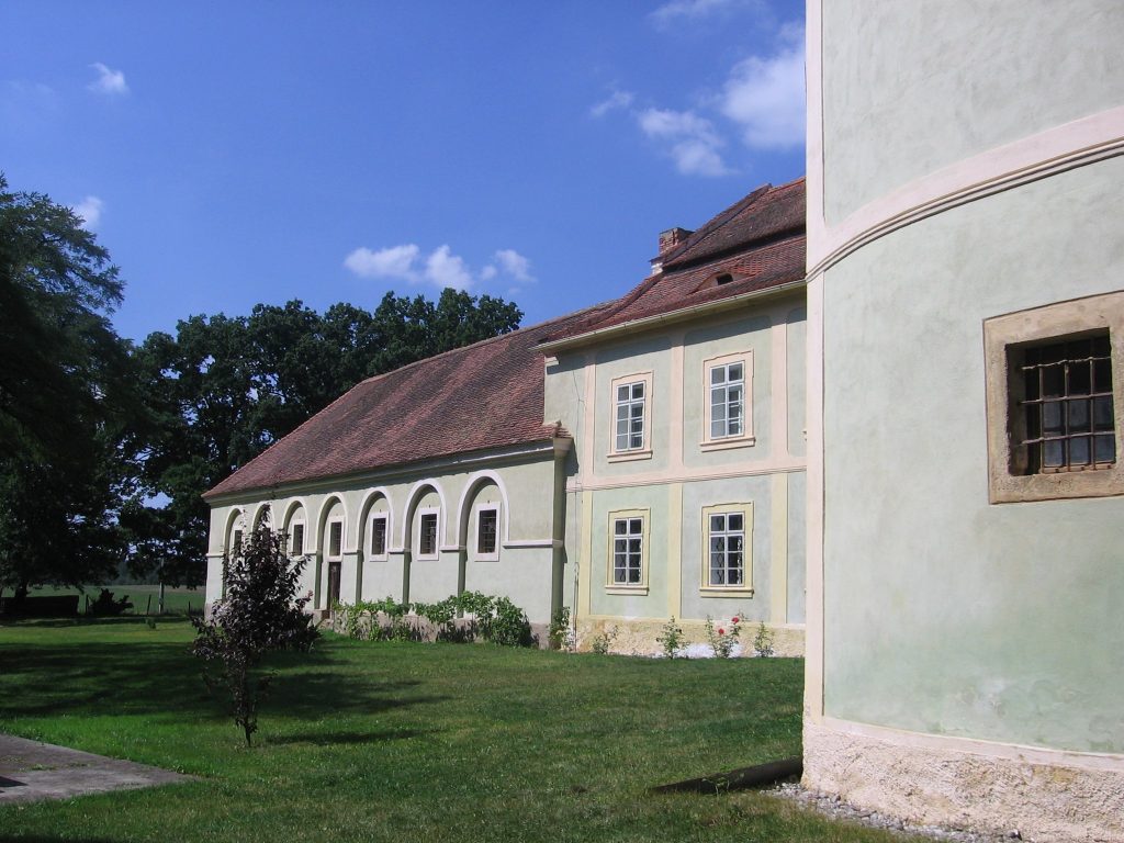 Luhov Chateau