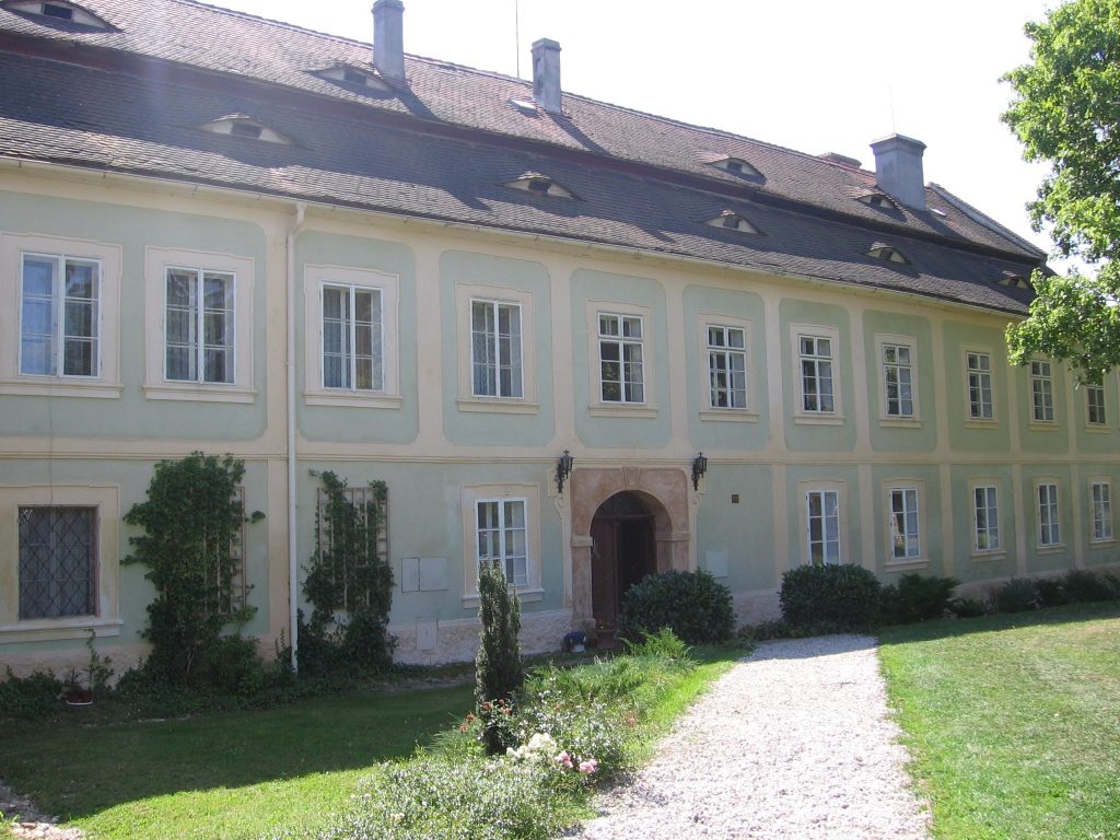 Luhov Chateau