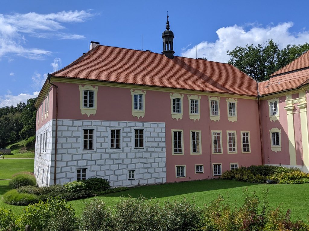 Koloděje nad Lužnicí Castle: A Baroque Estate Residence in Czechia 4 Koloděje nad Lužnicí Castle