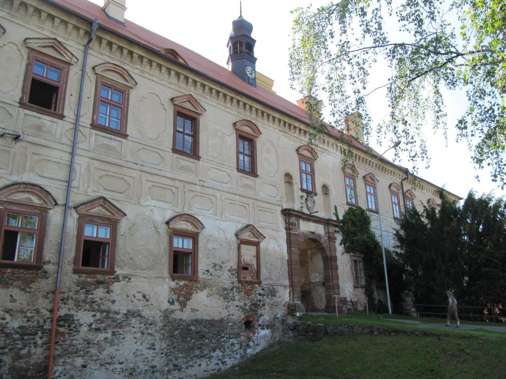 Rataje nad Sázavou Castle: A Medieval Castle and Renaissance-Baroque Chateau in Czechia 2 Rataje nad Sázavou Castle