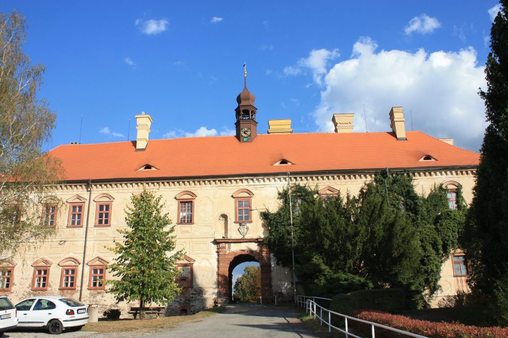 Rataje nad Sázavou Castle: A Medieval Castle and Renaissance-Baroque Chateau in Czechia 3 Rataje nad Sázavou Castle