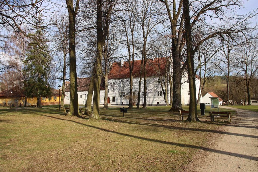 Žichovice Castle: A Renaissance Fortress and Baroque Chateau in Czechia 3 Žichovice Castle