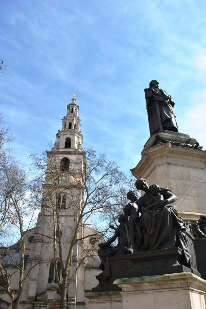 St Clement Danes: The Central Church of the Royal Air Force 2 St Clement Danes